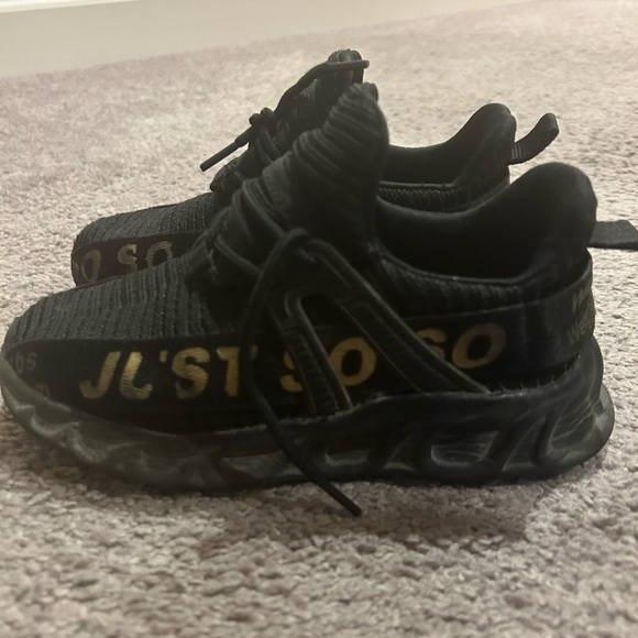 Sneakers | Amazon - Picture 4 of 5